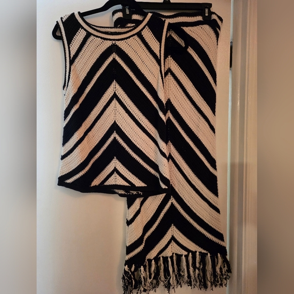 Nine West Other - Nine West Black and White Knit Top with Skirt